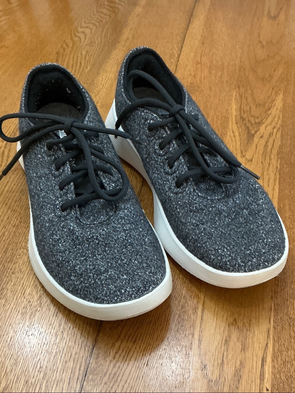 Woman’s allbirds black with white specks Wool Runners 2. Size 9. Like new. Comfy